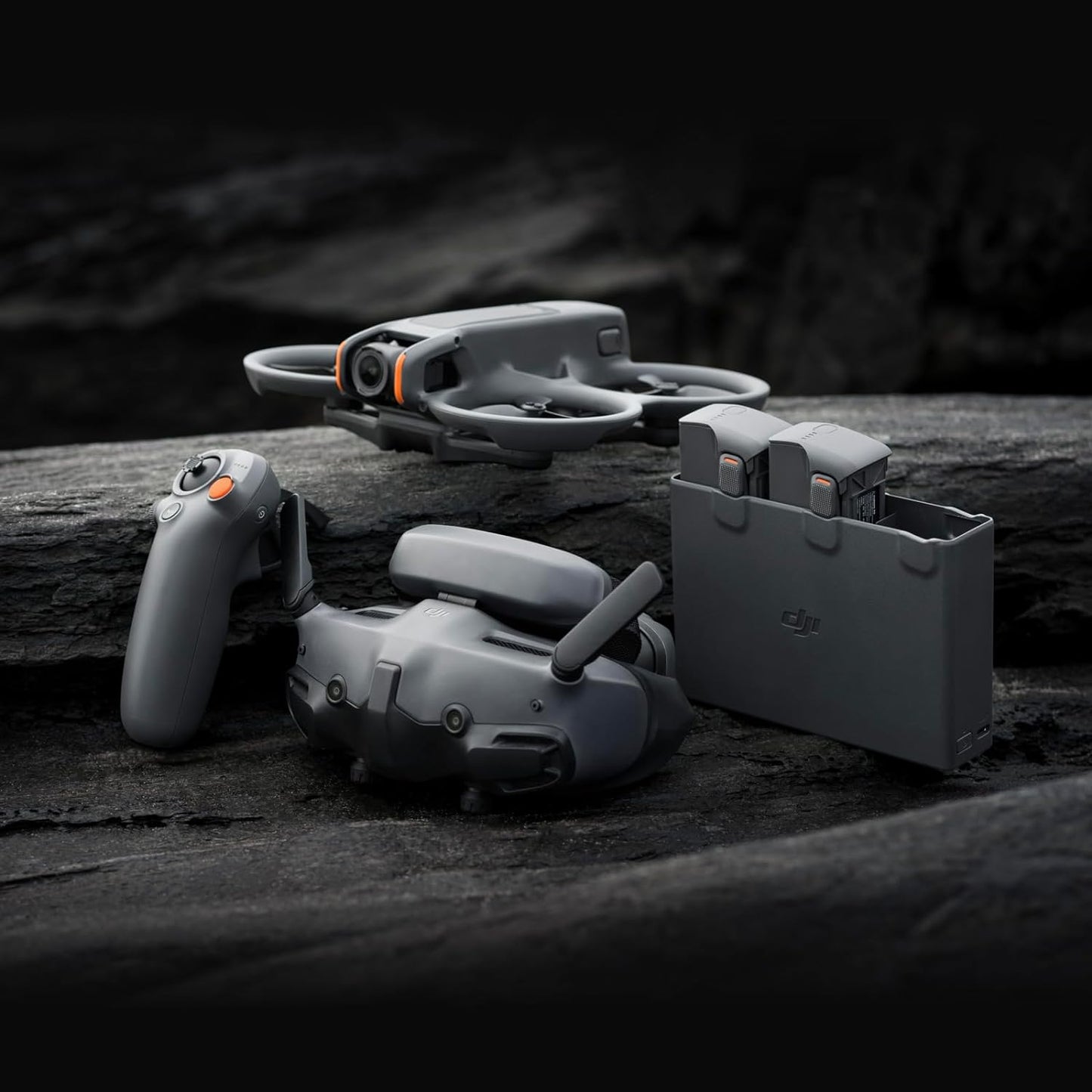 DJI Avata 2 Fly More Combo (1 batería), dron FPV con cámara 4K, experiencia inmersiva, protector de hélice integrado, fácil de girar/rodar, gafas 3 y RC Motion 3 incluidos, #6941565980083