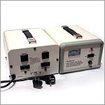 SIMRAN SYM 3000 - DELUXE 3000 WATTS 110/240V TRANSFORMADOR DE VOLTAJE SUBIDO Y BAJO