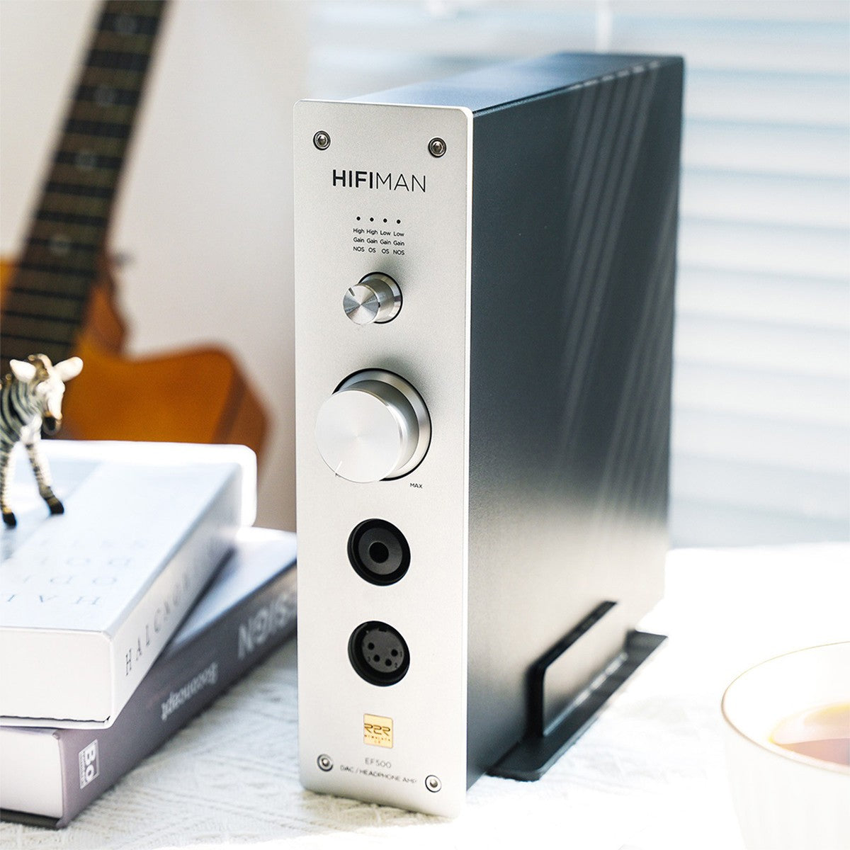 DAC y amplificador de auriculares balanceado de escritorio HiFiMan EF500 con soporte para transmisión en directo. HMEF500