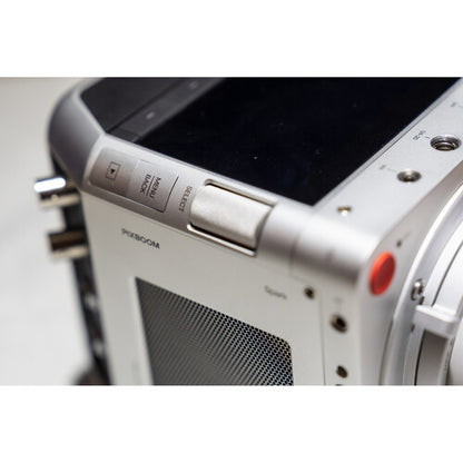 Cámara de cine Pixboom Spark 4K con obturador global S35 y tarjeta SSD de 2,5 TB (Sony E, plateada)  MFR # PXB-SPK-SES