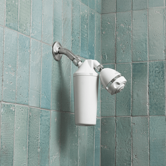 AQUASANA AQ-4100 - Shower Filter Reduce más del 90% del cloro para una piel y un cabello más suaves e hidratados. El producto imprescindible para la salud y la belleza.
