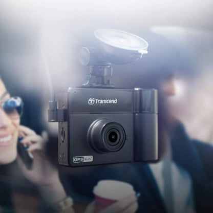 Transcend DrivePro 550 - Cámara de vídeo para salpicadero de coche con ventosa y tarjeta de memoria de 64 GB