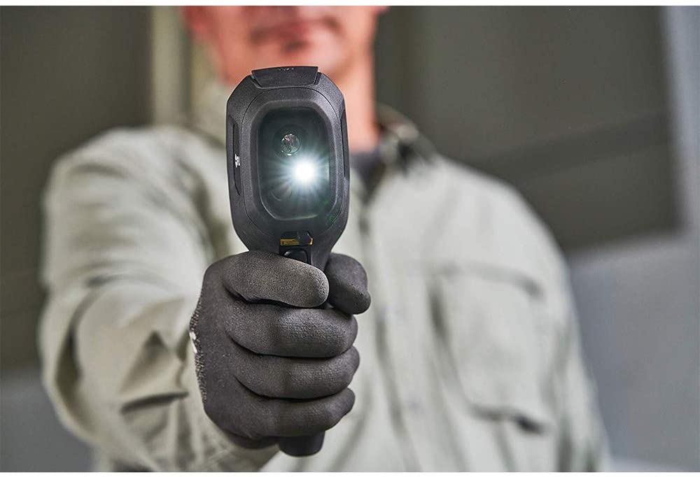 FLIR TG267 Cámara de diagnóstico de imágenes térmicas con paquete Bluetooth con linterna táctica Deco Gear y lápiz táctico juego con estuche a prueba de agua/golpes y cable USB trenzado de 3 pies