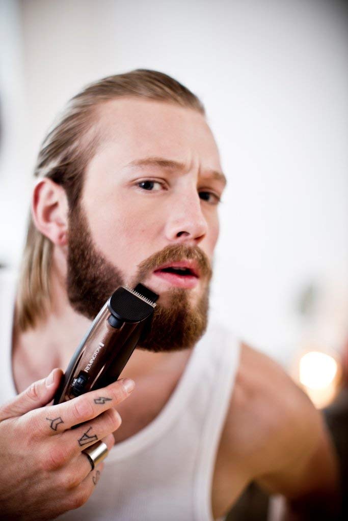 Remington MB4045 - Kit recortador de barba, Cuchillas de Titanio, Cepillo y Tijeras, Inalámbrico, 3 Tipos de Peine, Cortapatillas Extensible