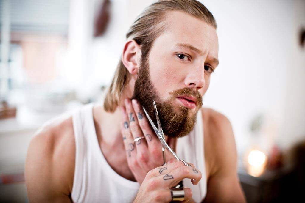 Remington MB4045 - Kit recortador de barba, Cuchillas de Titanio, Cepillo y Tijeras, Inalámbrico, 3 Tipos de Peine, Cortapatillas Extensible