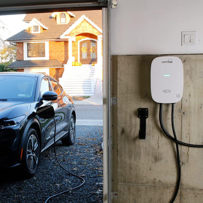 Leviton EV320 Nivel 2 Estación de carga de vehículos eléctricos, 32 amperios, 208/240 VAC, salida de 7.6 kW, cable de carga de 18 pies, cableado EV320-700