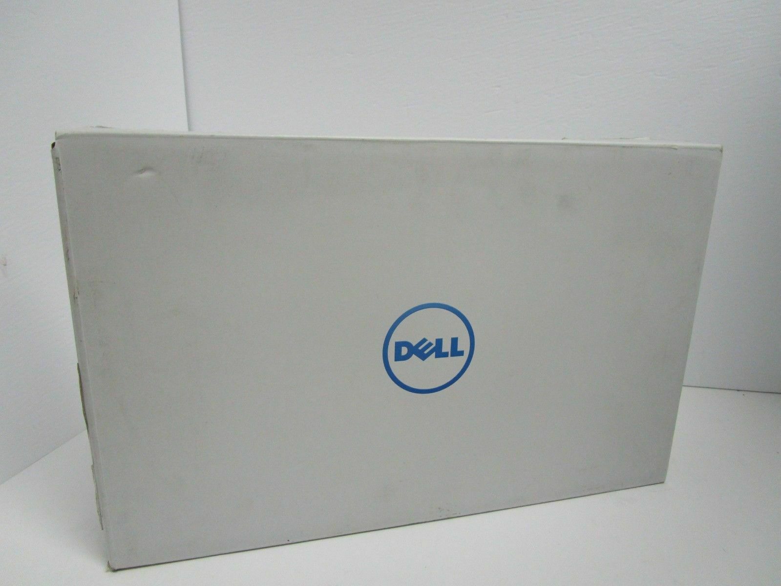Dell Inspiron i5570-5279SLV 15.6" Touch Laptop / Intel i5-8250U 8GB RAM 1TB HDD